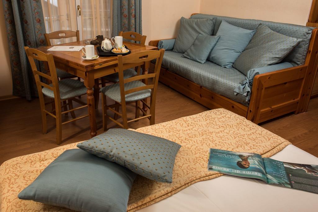 Albergo Meuble Vecchio Scarpone Бачено Екстериор снимка